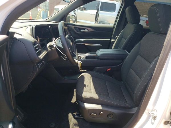 2025 CHEVROLET TRAVERSE LT — DENT