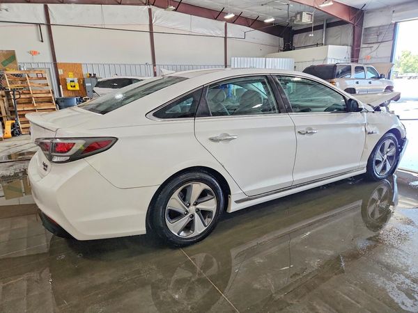 2016 HYUNDAI SONATA GLS (Middle)