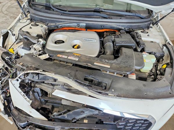 2016 HYUNDAI SONATA GLS (Middle)