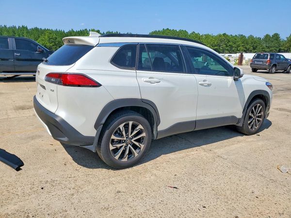 2024 TOYOTA COROLLA CROSS XLE
