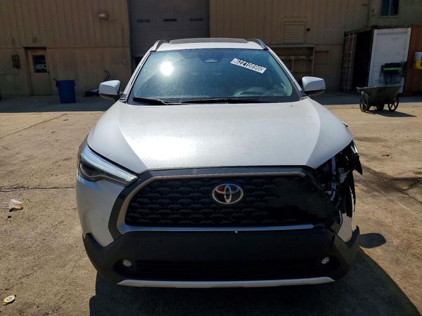 2024 TOYOTA COROLLA CROSS XLE