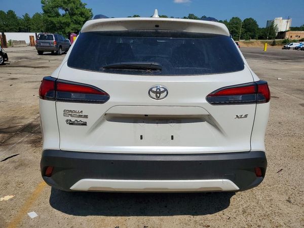 2024 TOYOTA COROLLA CROSS XLE