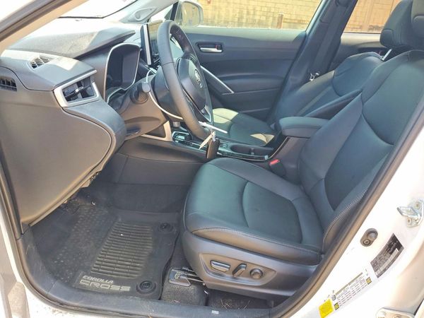 2024 TOYOTA COROLLA CROSS XLE