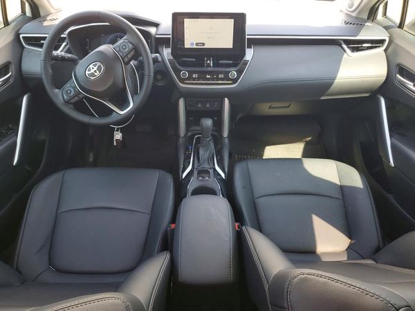 2024 TOYOTA COROLLA CROSS XLE