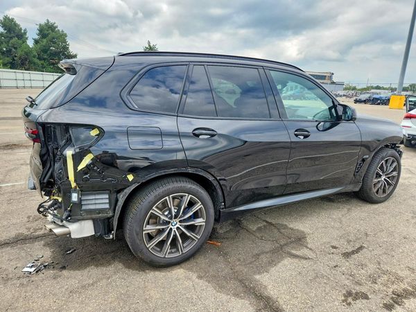 2025 BMW X5 M60i