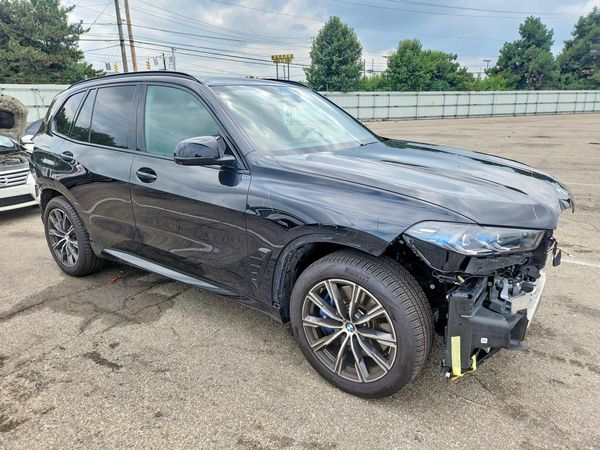 2025 BMW X5 M60i