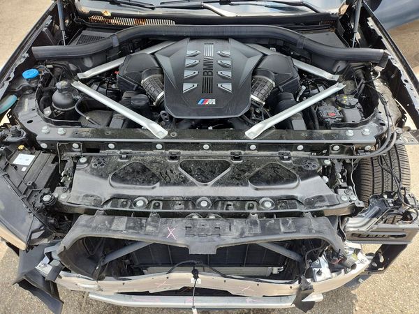 2025 BMW X5 M60i