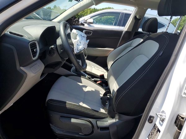 2025 HYUNDAI VENUE SEL, Limited — DENT
