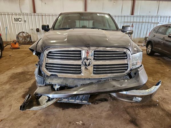2015 RAM 1500 SLT