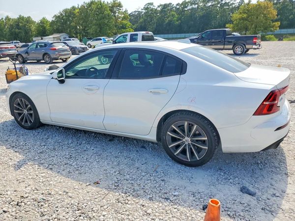2021 VOLVO S60 Momentum