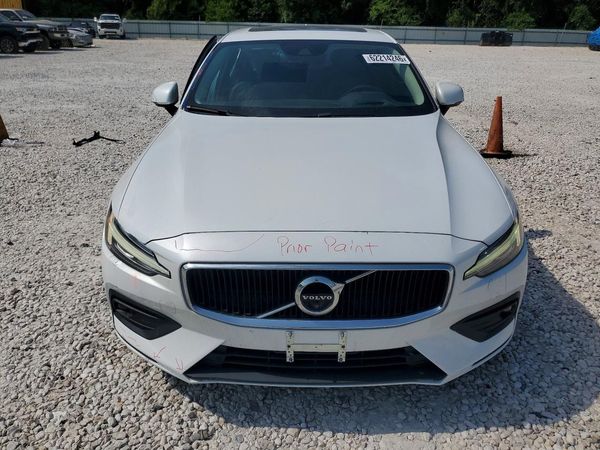 2021 VOLVO S60 Momentum