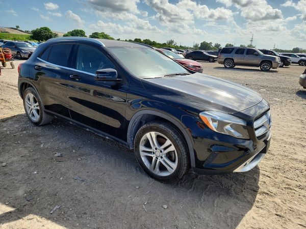 2015 MERCEDES-BENZ GLA-CLASS GLA250 4-MATIC — Passenger 3/4