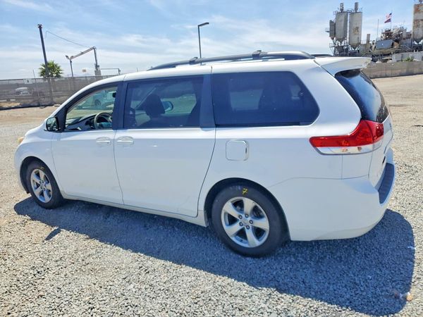2012 TOYOTA SIENNA