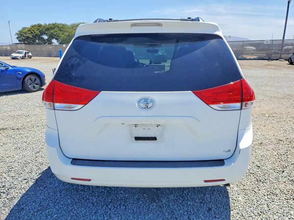 2012 TOYOTA SIENNA