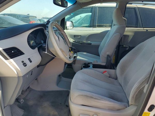 2012 TOYOTA SIENNA