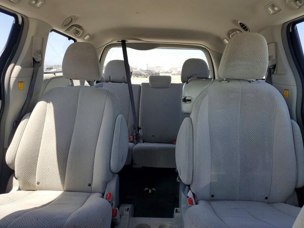 2012 TOYOTA SIENNA