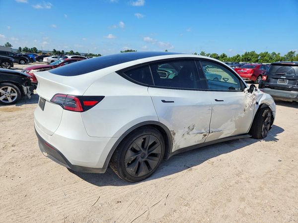 2025 TESLA MODEL Y