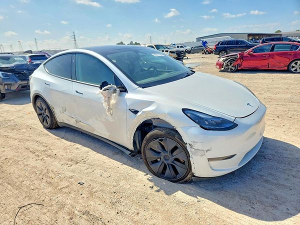 2025 TESLA MODEL Y