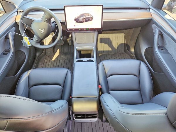 2024 TESLA MODEL Y