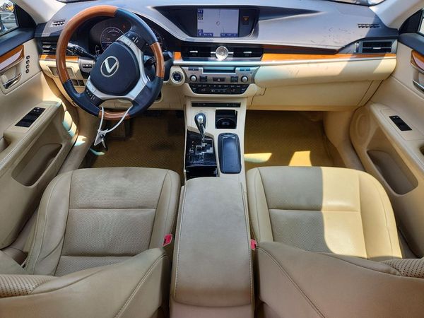 2014 LEXUS ES 300h
