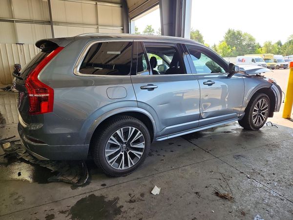 2020 VOLVO XC90 Momentum — PSRA
