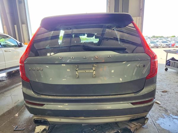 2020 VOLVO XC90 Momentum — DIRR