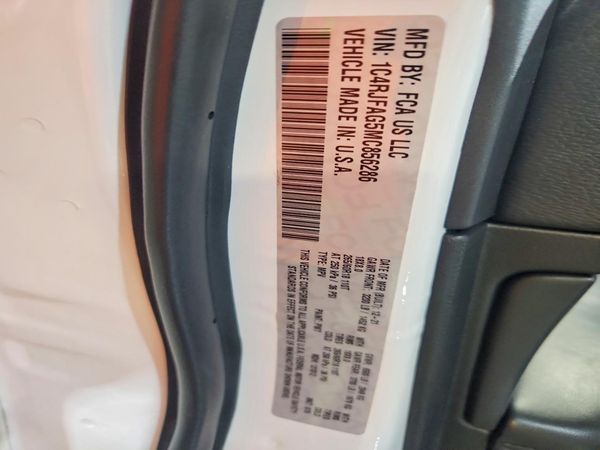 2021 JEEP GRAND CHEROKEE LAREDO 4X4