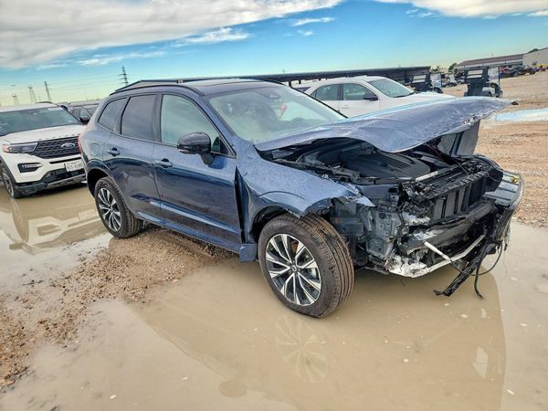 2025 VOLVO XC60 Plus Dark