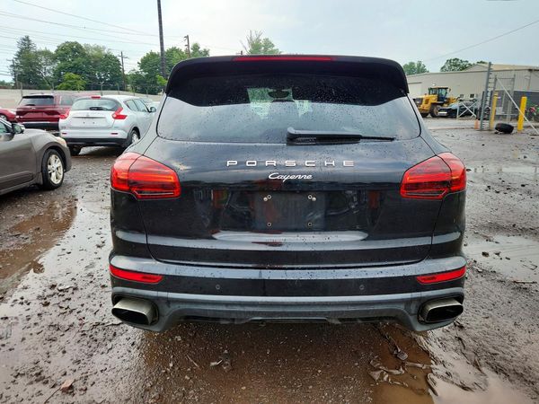 2016 PORSCHE CAYENNE