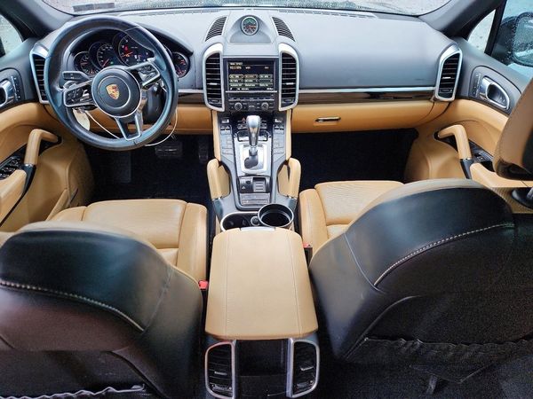 2016 PORSCHE CAYENNE