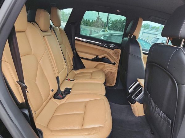 2016 PORSCHE CAYENNE
