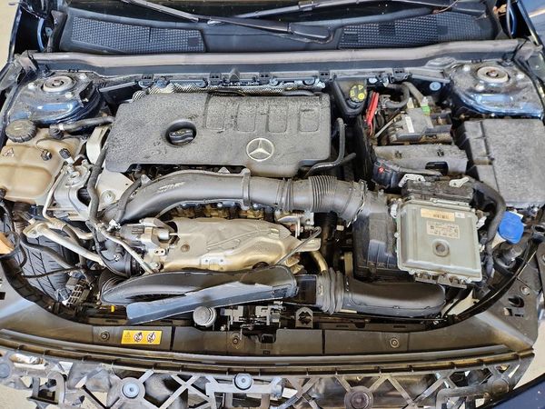 2021 MERCEDES-BENZ CLA-CLASS CLA250 — Engine bay