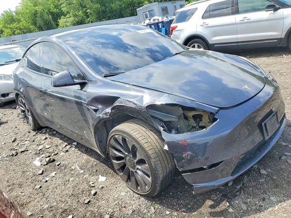 2024 TESLA MODEL Y