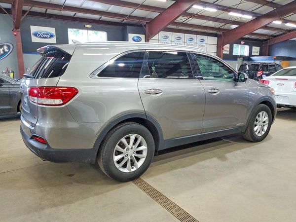 2016 KIA SORENTO L / LX