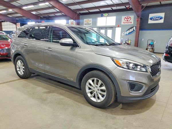 2016 KIA SORENTO L / LX