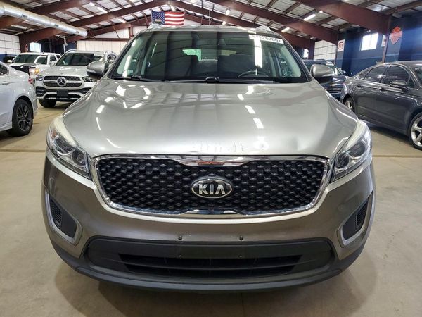 2016 KIA SORENTO L / LX