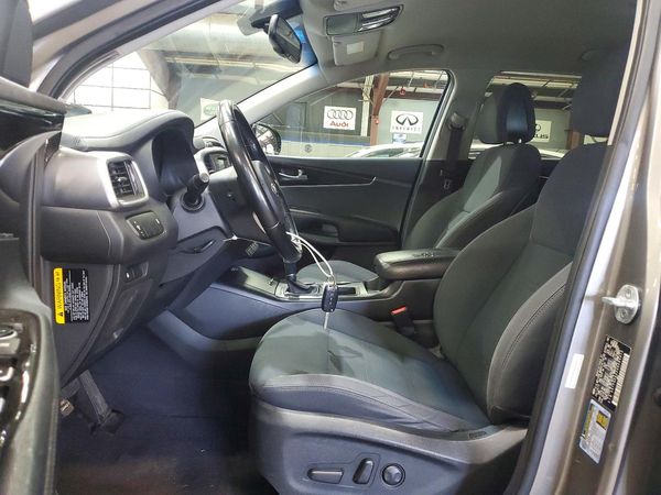 2016 KIA SORENTO L / LX