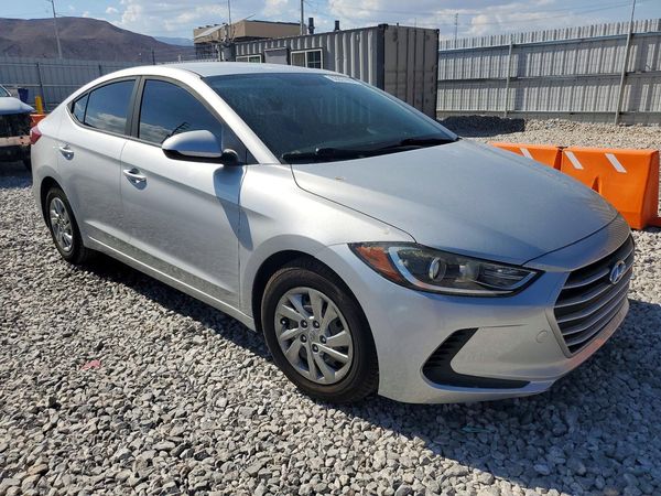 2017 HYUNDAI ELANTRA SE Base — Passenger 3/4