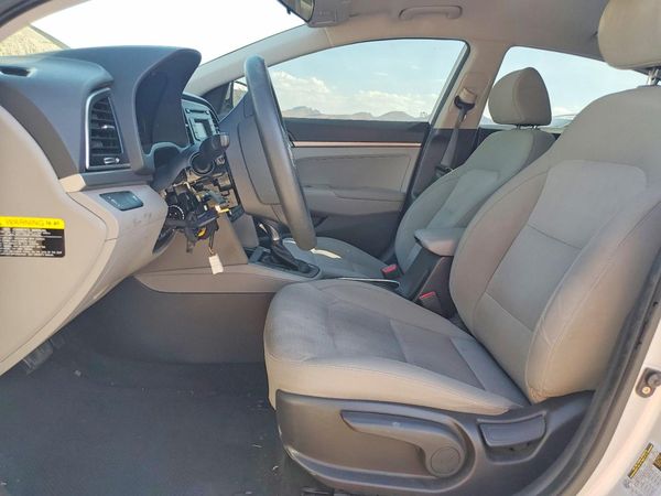 2017 HYUNDAI ELANTRA SE Base — DENT
