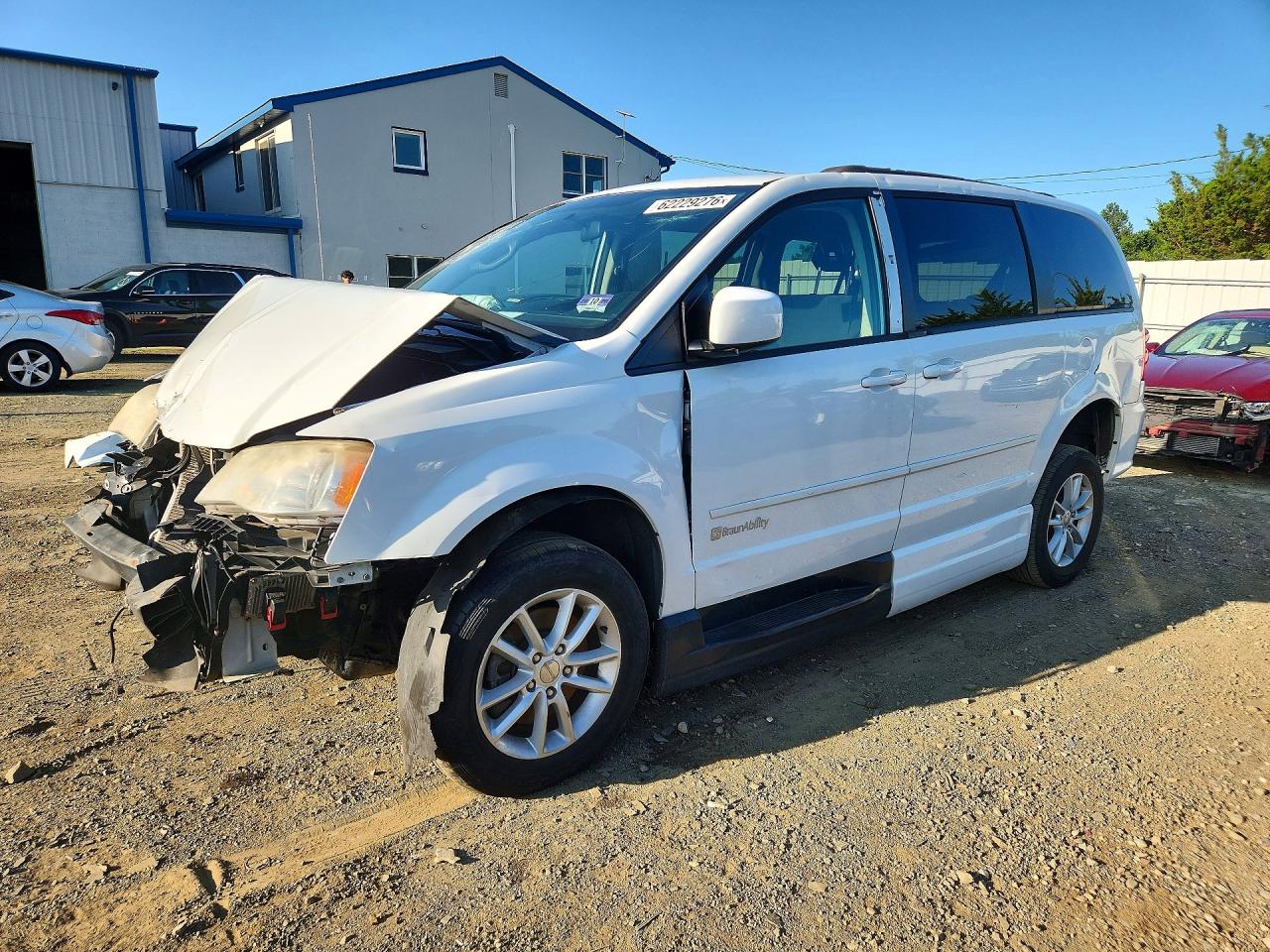 2014 DODGE CARAVAN SXT — Front 3/4
