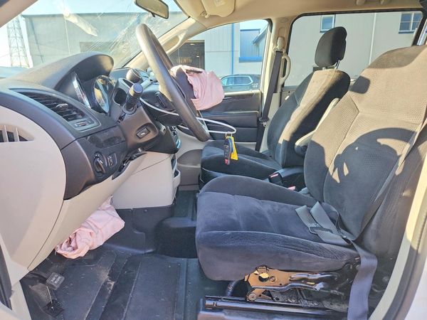 2014 DODGE CARAVAN SXT — DENT