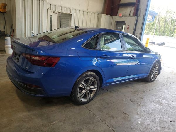 2023 VOLKSWAGEN JETTA SE w/ Sunroof