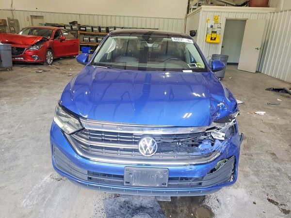 2023 VOLKSWAGEN JETTA SE w/ Sunroof