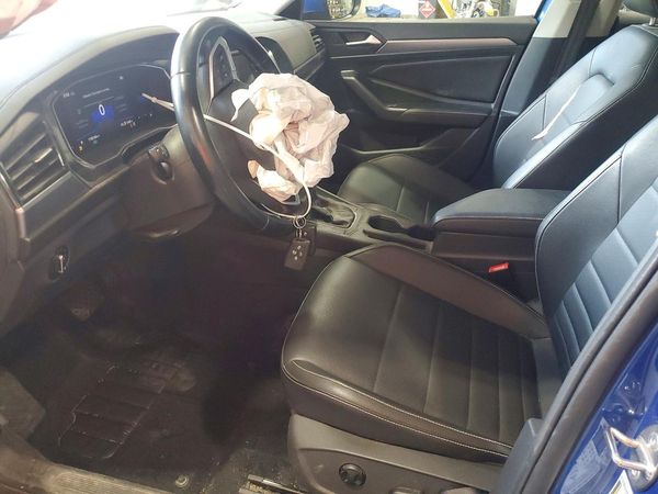 2023 VOLKSWAGEN JETTA SE w/ Sunroof