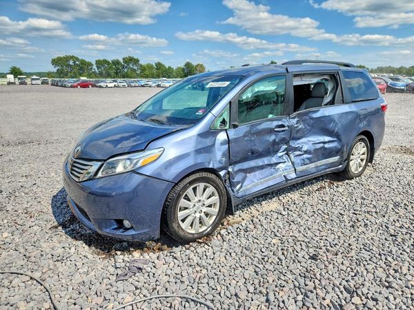 2017 TOYOTA SIENNA