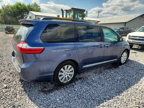 2017 TOYOTA SIENNA