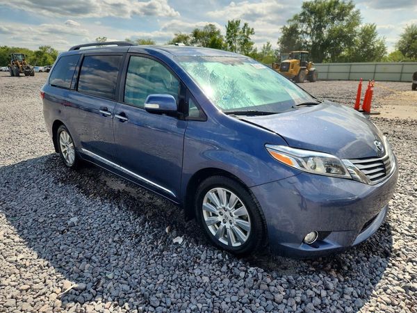 2017 TOYOTA SIENNA