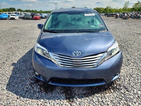 2017 TOYOTA SIENNA