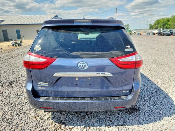 2017 TOYOTA SIENNA