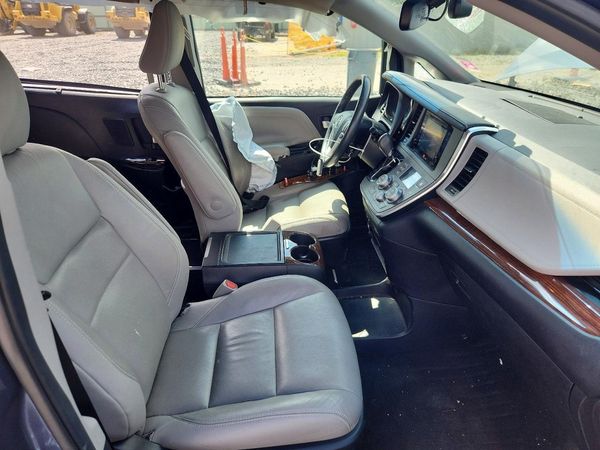 2017 TOYOTA SIENNA